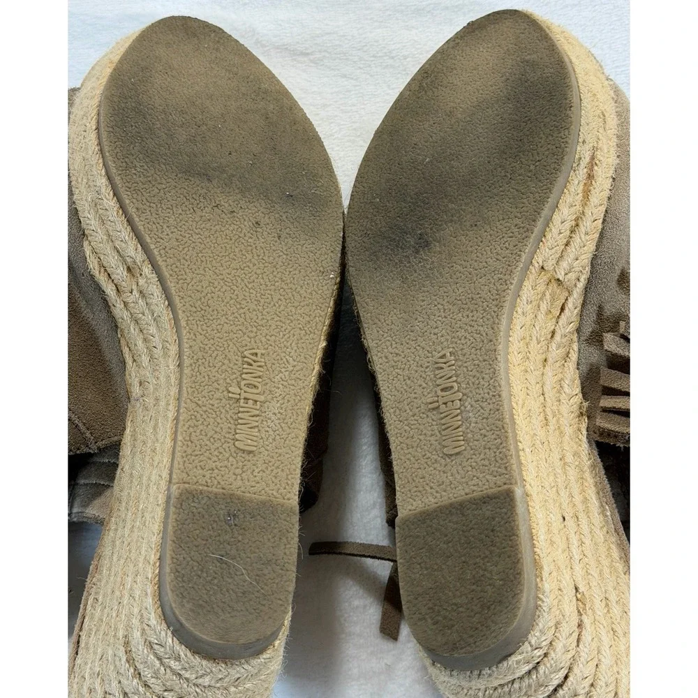 Minnetonka 9 Espadrille Wedge Tan Fringe Suede Leather Coastal‎ Cowgirl Western